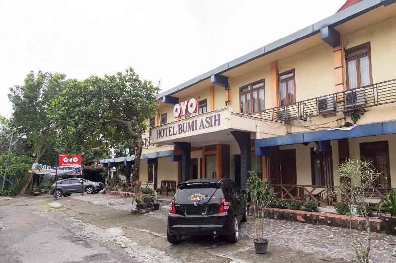 Oyo 1030 Hotel Bumi Asih Medan Extérieur photo